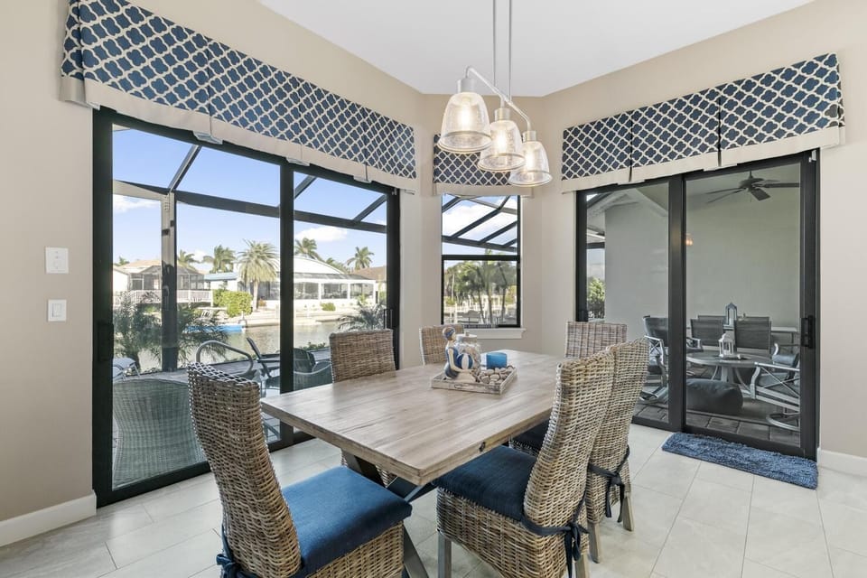 Dining and Lanai Views