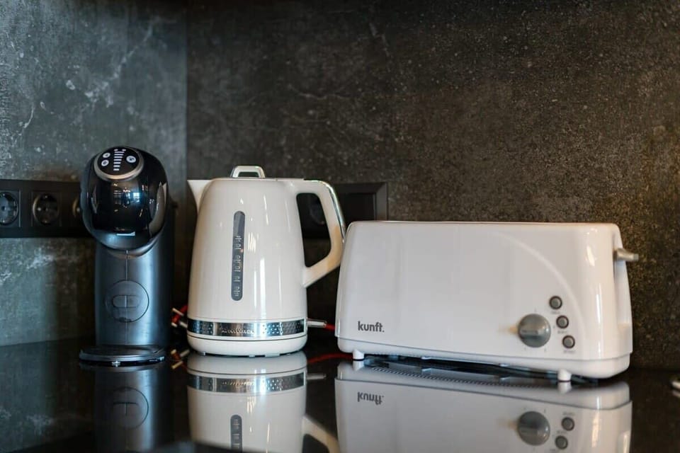 Fully-equipped Kitchen with all Appliances, Kitchenware & Dining Essentials