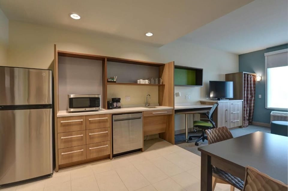 Kitchenette, workplace and dining area