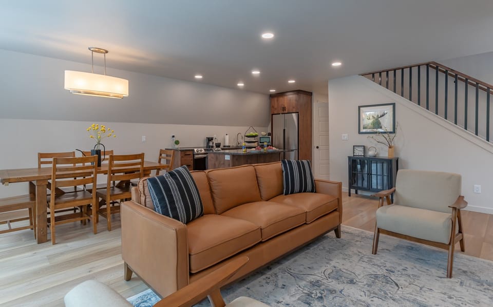 Whistling Moose ~ main level