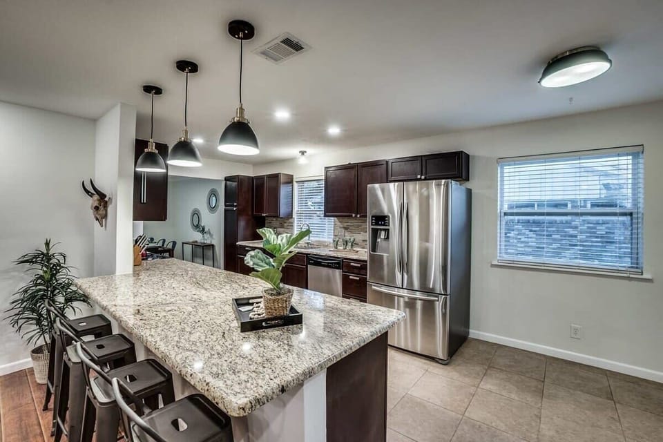 This fully equipped kitchen will inspire your inner chef with its sleek stainless-steel appliances, expansive granite countertops, and breakfast bar seating!