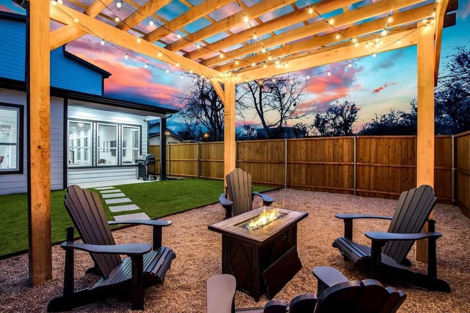 Grab a seat and gather around the firepit for late night chats. The string lights provide a cozy ambiance while the firepit will keep you nice and cozy through the night!