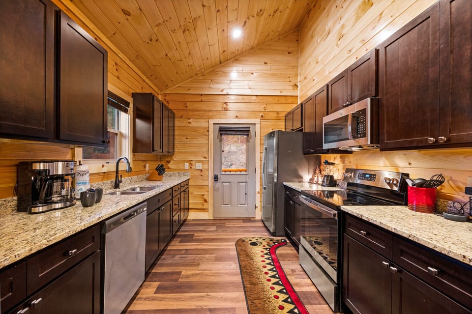 Fully equipped kitchen; cook/dinner/silver-ware provided