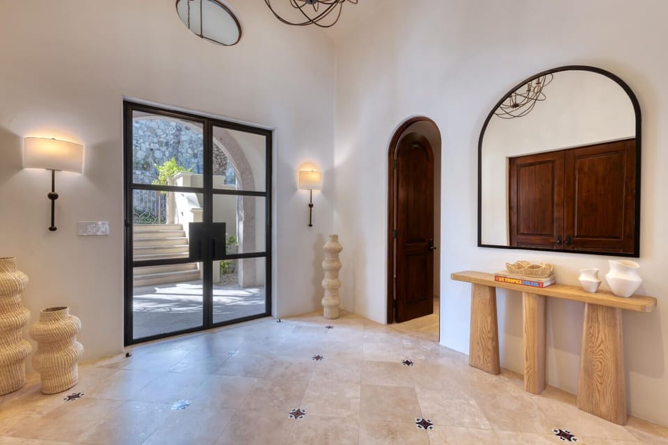 The entrance to Cielos 84 feels regal.