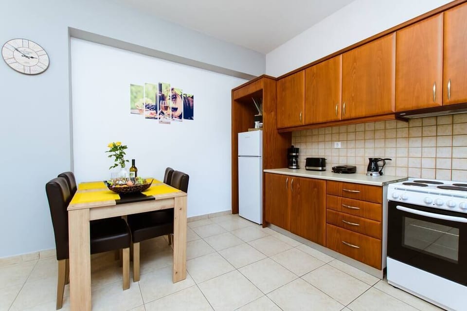 Dining place and kitchen (2)