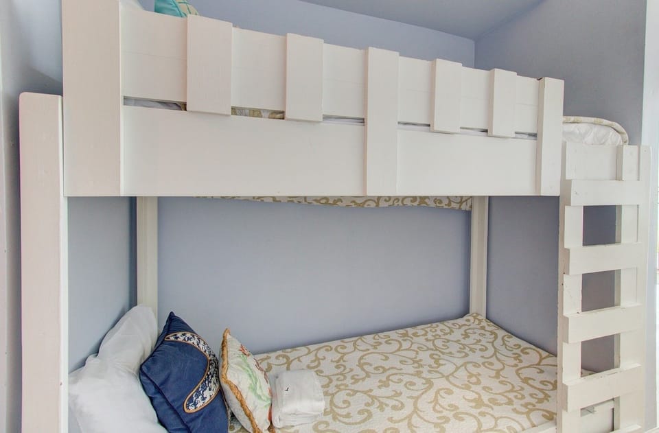 Atlantic Towers 208-print-019-001-Hall Bunks-4200x2760-300dpi