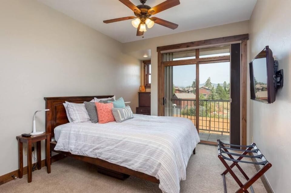 Second bedroom