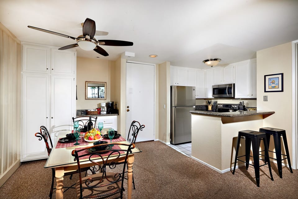 dining, breakfast bar, kitchen