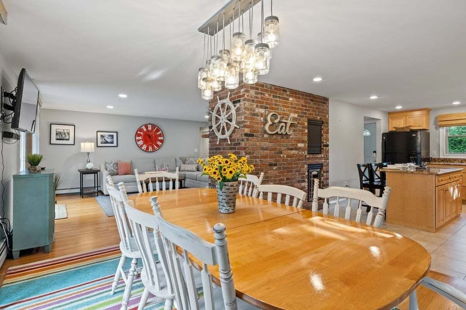 Open kitchen to dining area.