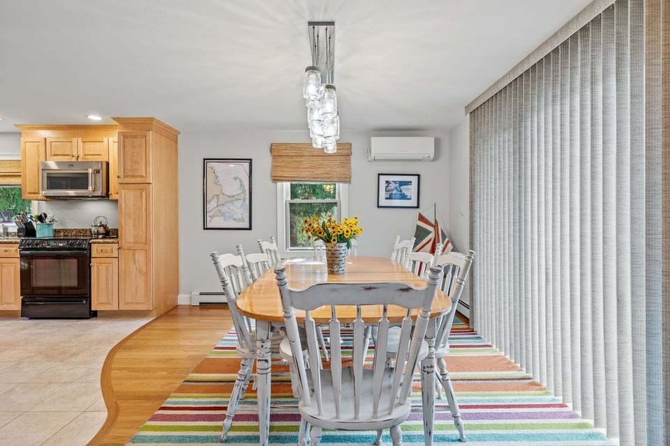 Dining table that will accommodate everyone.