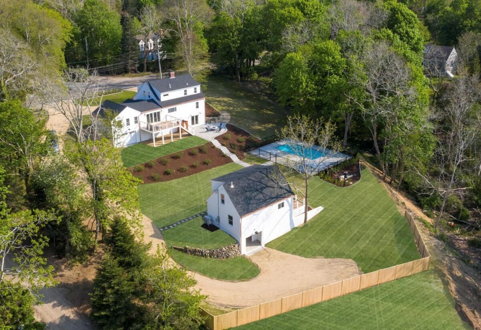 Welcome to Tonset Manor!