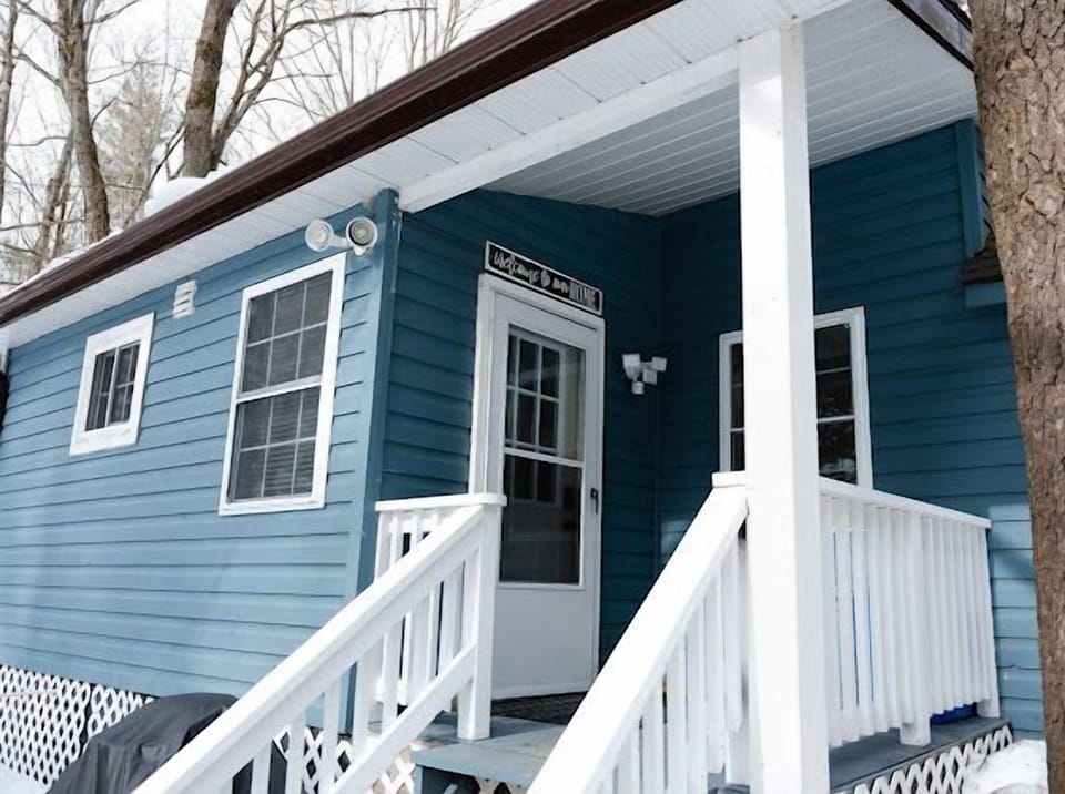 Cutest little guesthouse around. Inside and out!