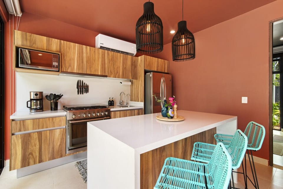 kitchen & bar