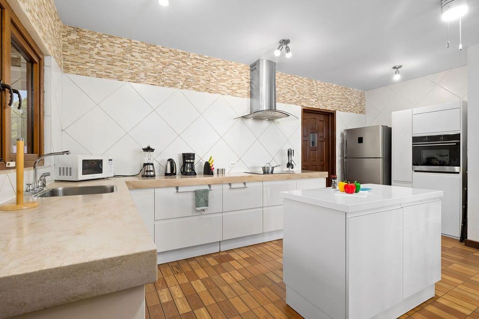 Spacious 4BR Villa~ Private Pool ~ Cozy ~ Location (16071)