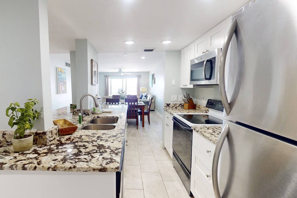 Updated, Modern Kitchen Full Equipped for any Meal Preparation.