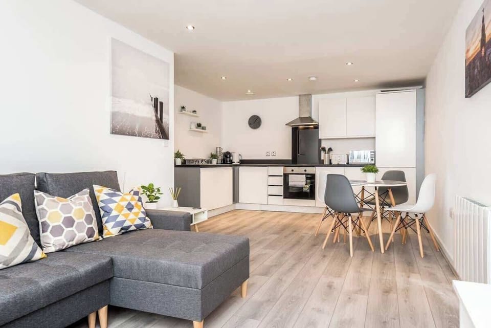 Oldham Place, Liverpool - Host & Stay