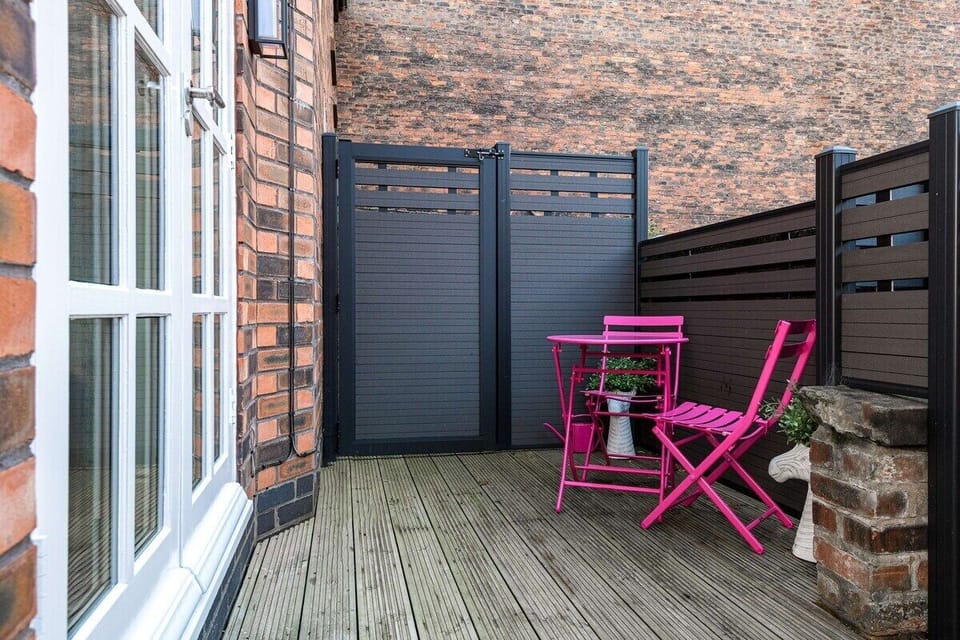 The Pilgrim Coach House, Liverpool - Host & Stay