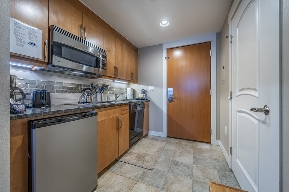 Kitchen - Kitchen does not have an oven