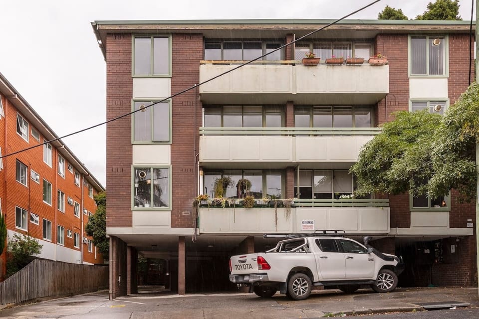 This two-bedroom stay is located on a peaceful cul-de-sac just moments from the Royal Botanic Gardens, Yarra River and city attractions. 
