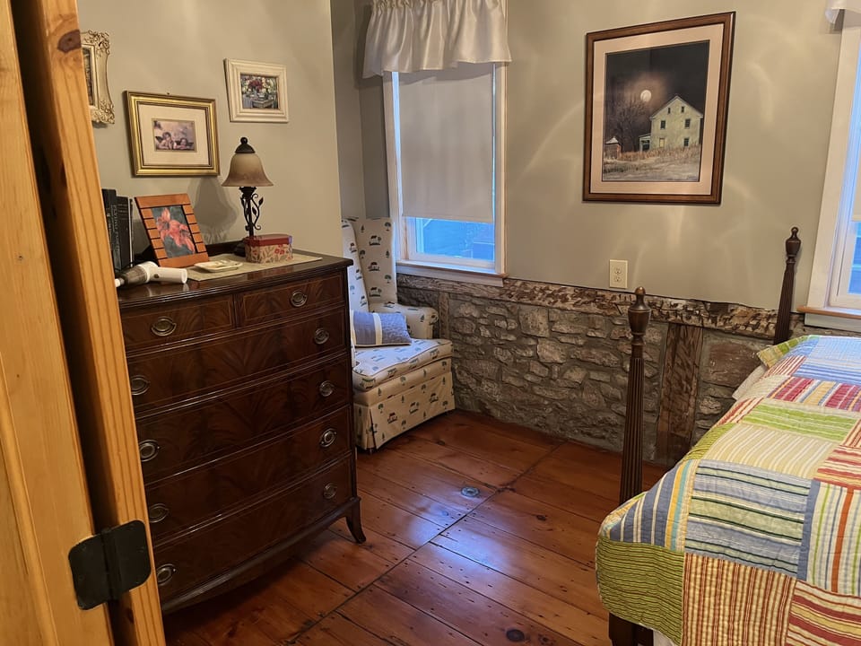 2nd bedroom, one Full bed