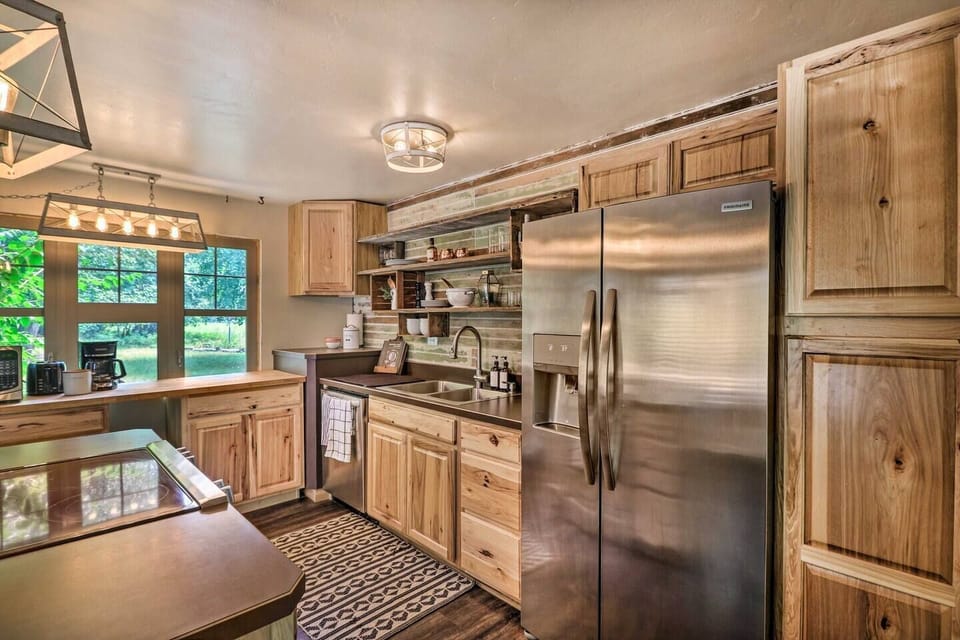 Shannon (guest review): "WOW!!! This is definitely the best stocked AirBNB I have ever stayed out. The kitchen was so great. We packed lunches and ate breakfast there before hitting the park."