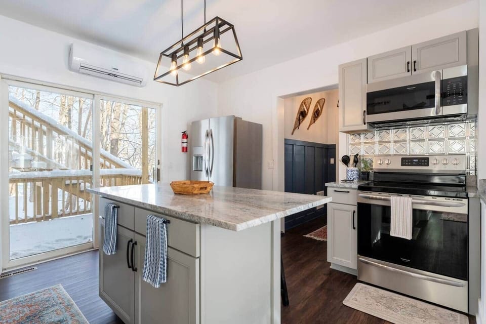 Modern, updated, and fully stocked kitchen