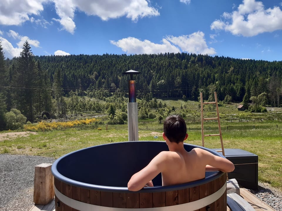 Outdoor spa tub