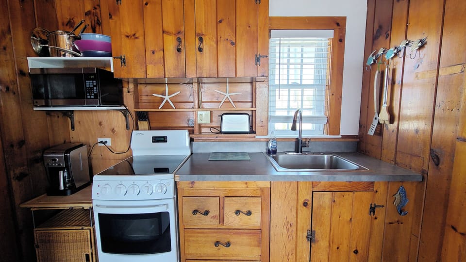 Nicely equipped galley kitchen with electric range
