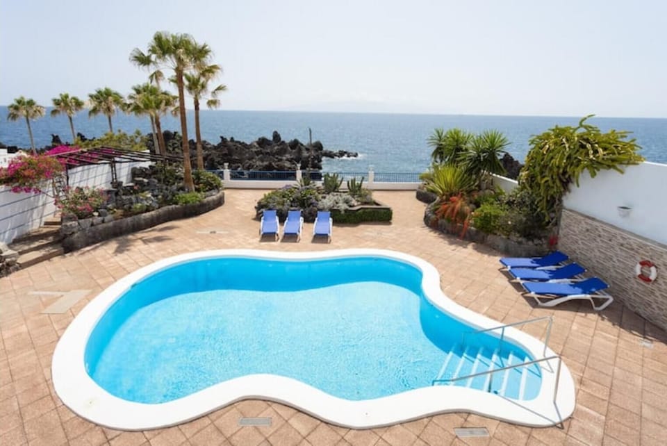 Pool and Garden with View over the Ocean