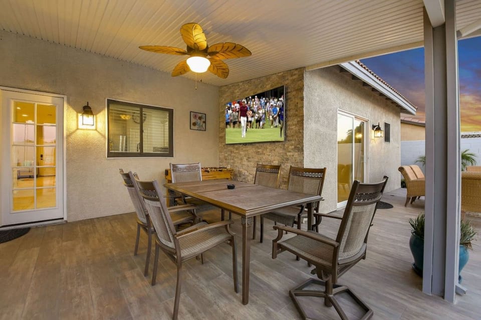 Dulce Vida: Pool, Spa, Table Games, Fire Pit, BBQ! House in Indio