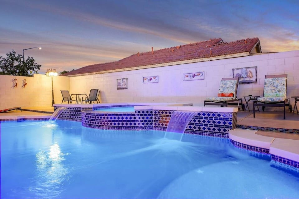Dulce Vida: Pool, Spa, Table Games, Fire Pit, BBQ! House in Indio