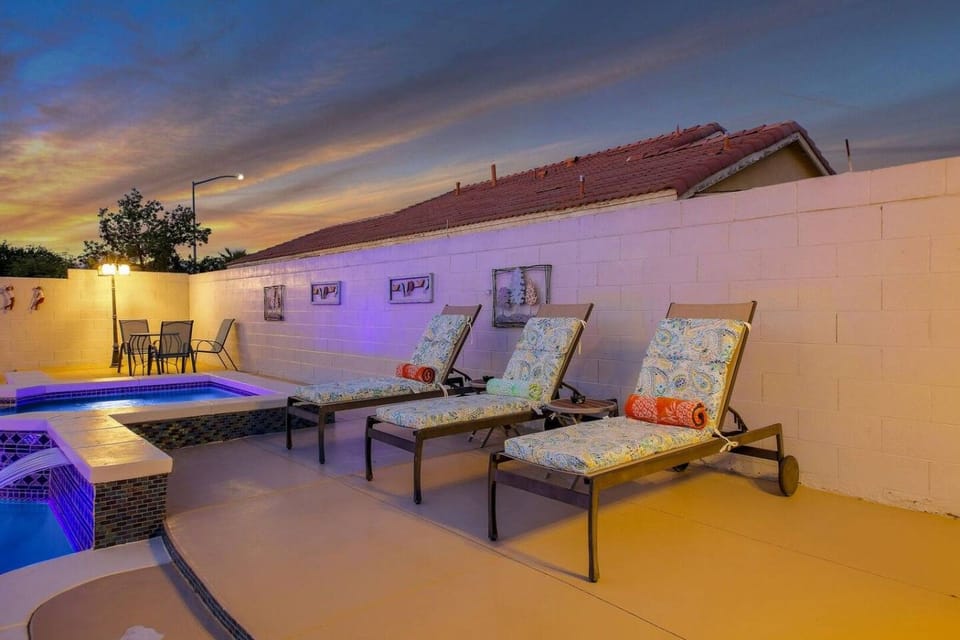 Dulce Vida: Pool, Spa, Table Games, Fire Pit, BBQ! House in Indio