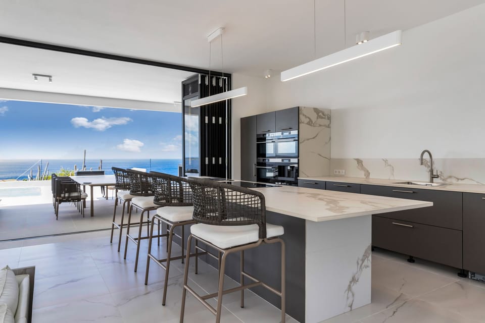 Kitchen island and bar 