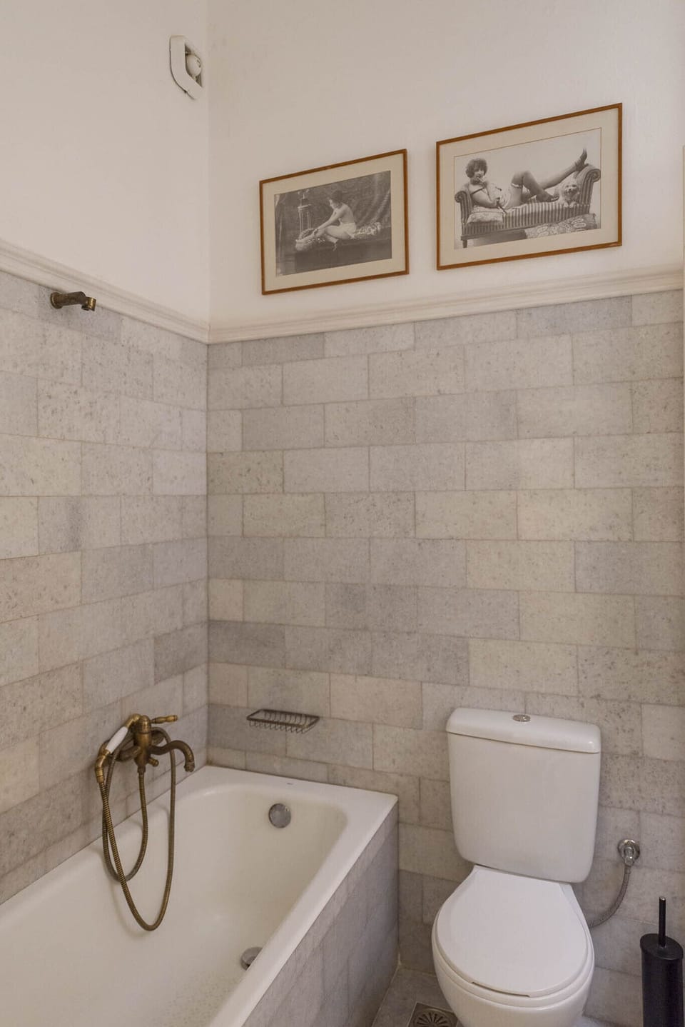 marble bathroom with a bath tub 