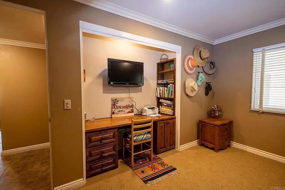 Work area in the 3rd bedroom