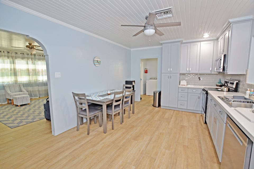 Eat-in Kitchen