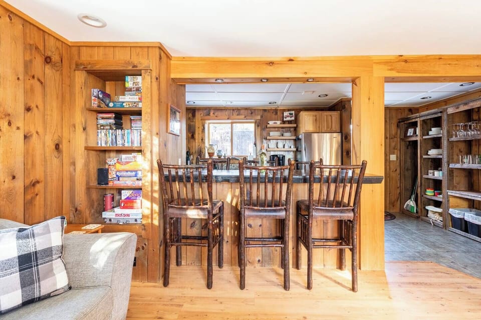 The living room also has a number of family games, puzzles, books and movies to help make your stay a memorable one.