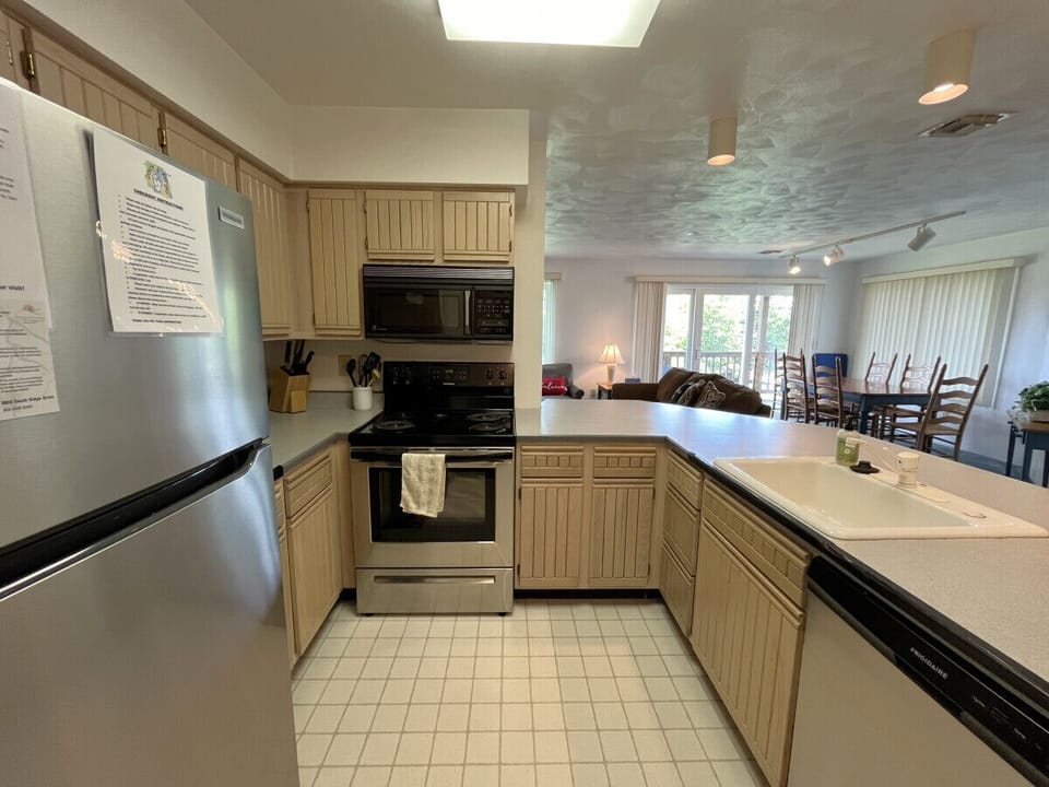 Full size stainless steel appliances makes cooking and cleaning a breeze
