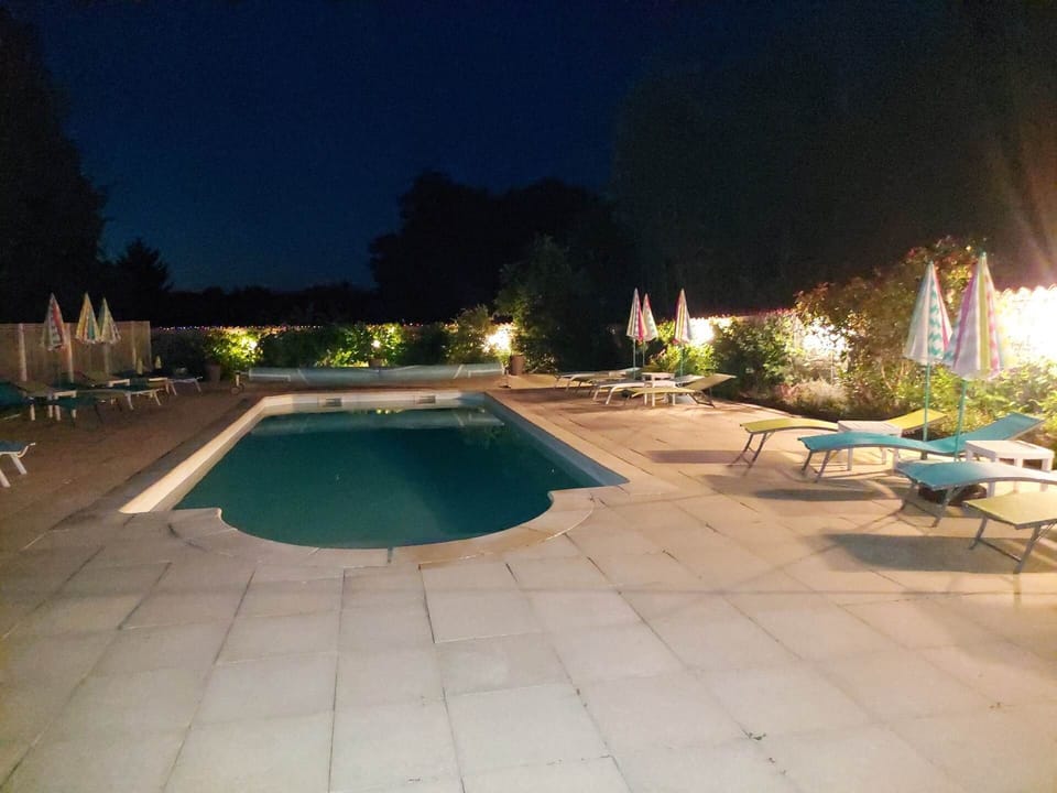 Piscine by night