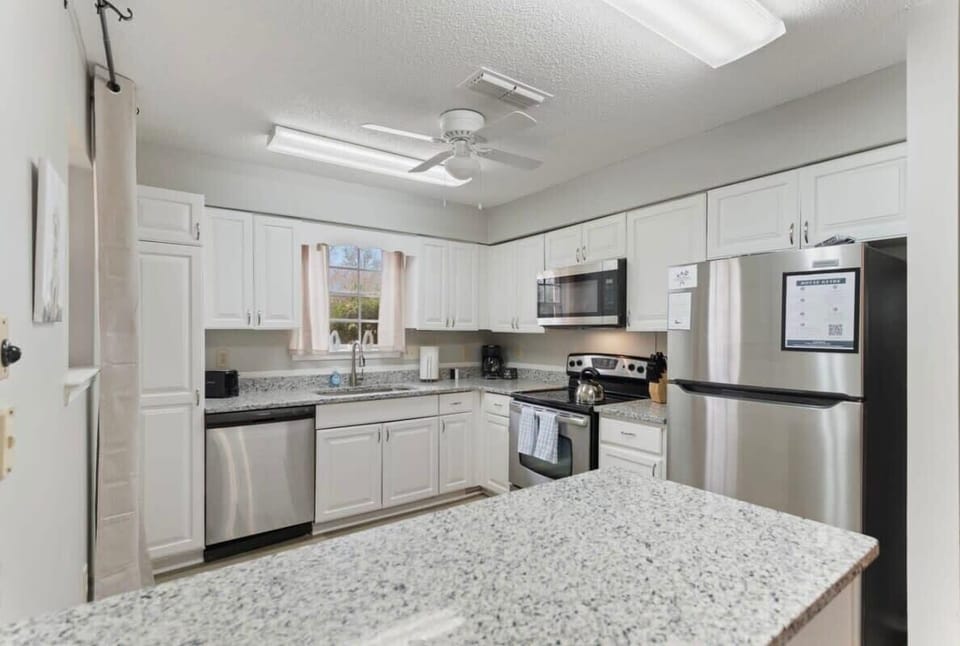 Fully equipped kitchen