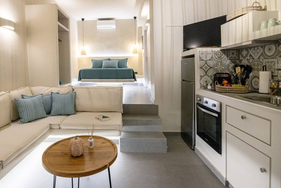 Blue Pearl studi suite - living room , kitchen and double bedroom area 
