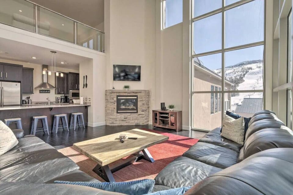 Catch up and create lasting memories in this astonishing living room, where comfort meets style in a space designed for connection and relaxation.
