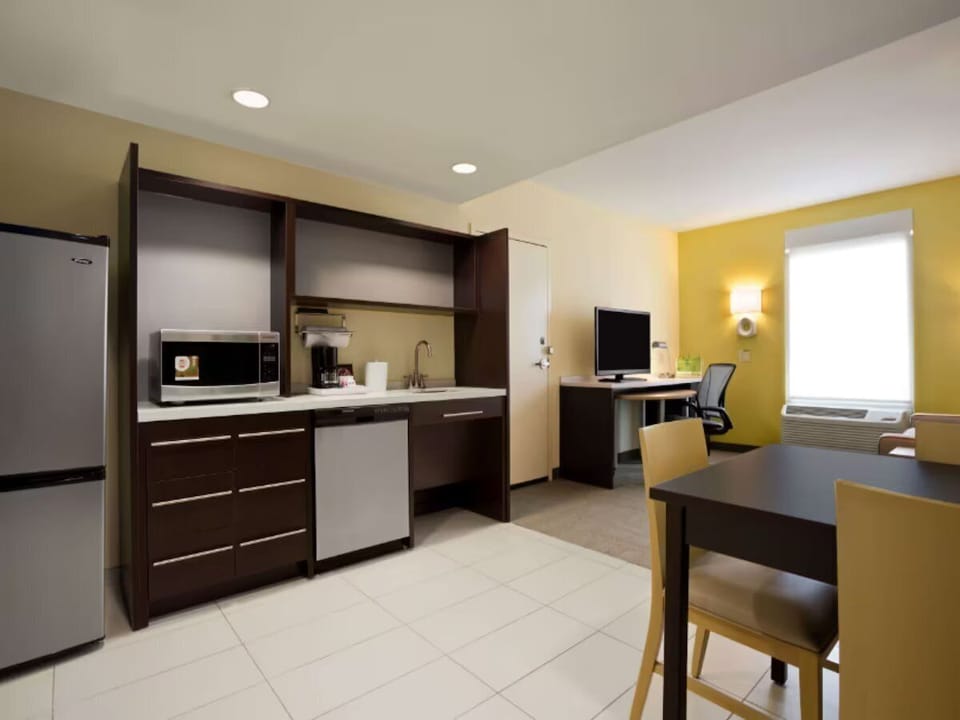 Cook easy meals in the roomy kitchenette with full fridge