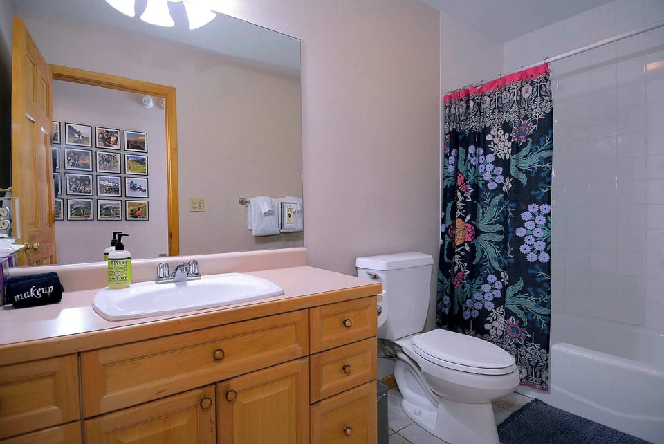 Upstairs full shared bath w/tub