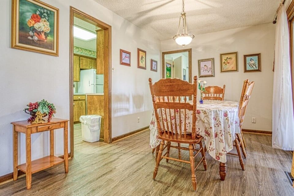 Diningroomandkitchen