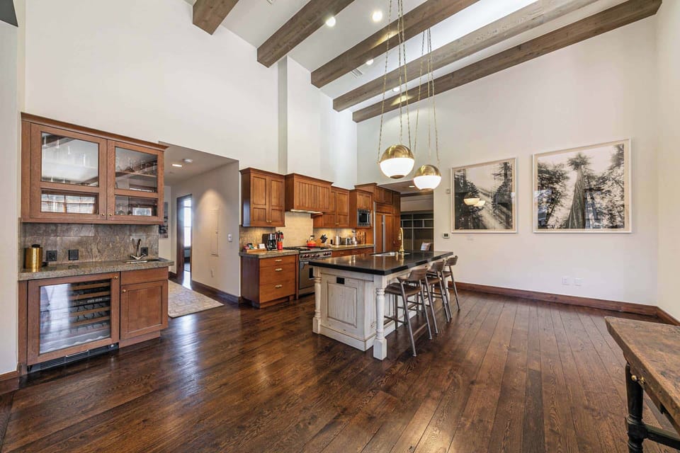 5001 Northstar Dr Apt 501-print-015-025-Interior-3360x2240-300dpi
