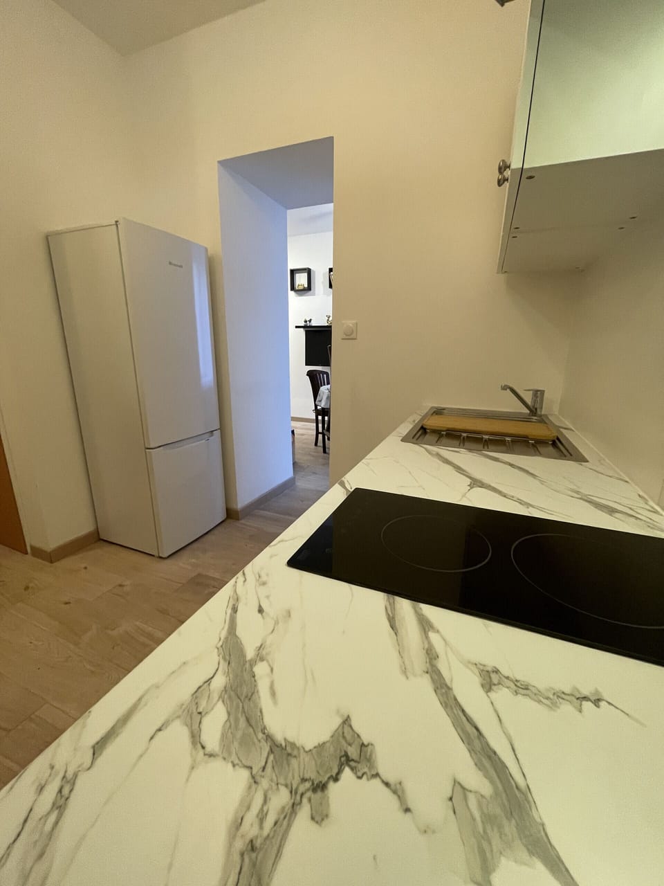 "Functional kitchen with halogen hob and practical sink".