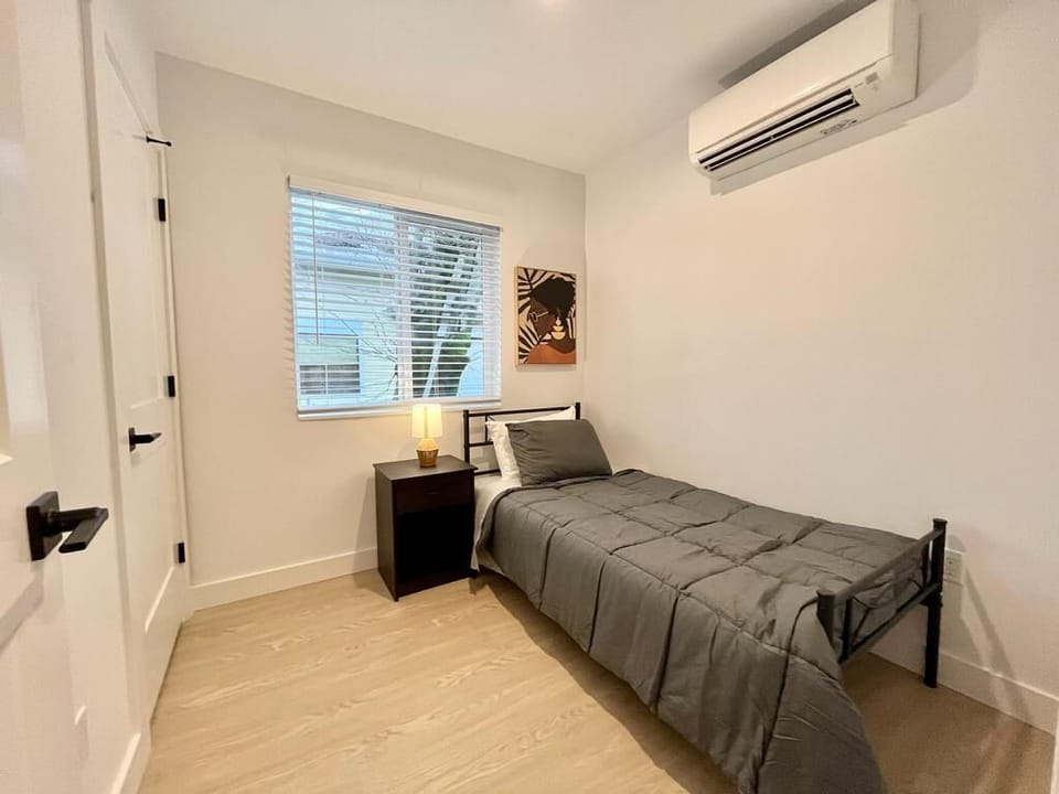 Your oasis of tranquility. Experience a restful stay in this single bedroom.