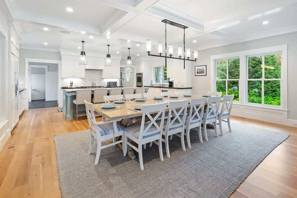 Seating for twelve at the dining table 