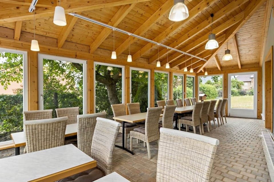 Frühstück im Wintergarten 